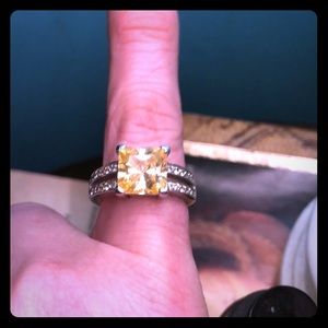 Yellow crystal and cubic zirconia ring